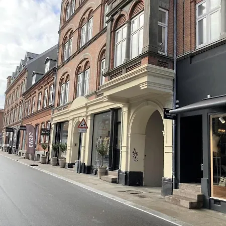 Апартаменты Four Bedroom In Esbjerg, Kirkegade 12 Эсбьерг