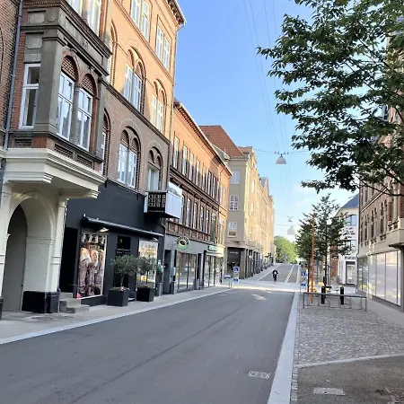 Four Bedroom In Esbjerg, Kirkegade 12 * 埃斯比约
