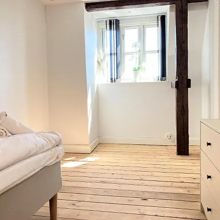 Apartment Four Bedroom In Esbjerg, Kirkegade 12